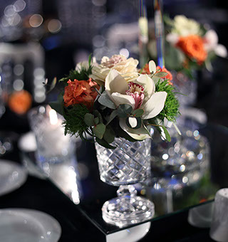 Masa çiçek süsleme