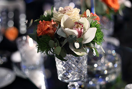 Masa çiçek süsleme